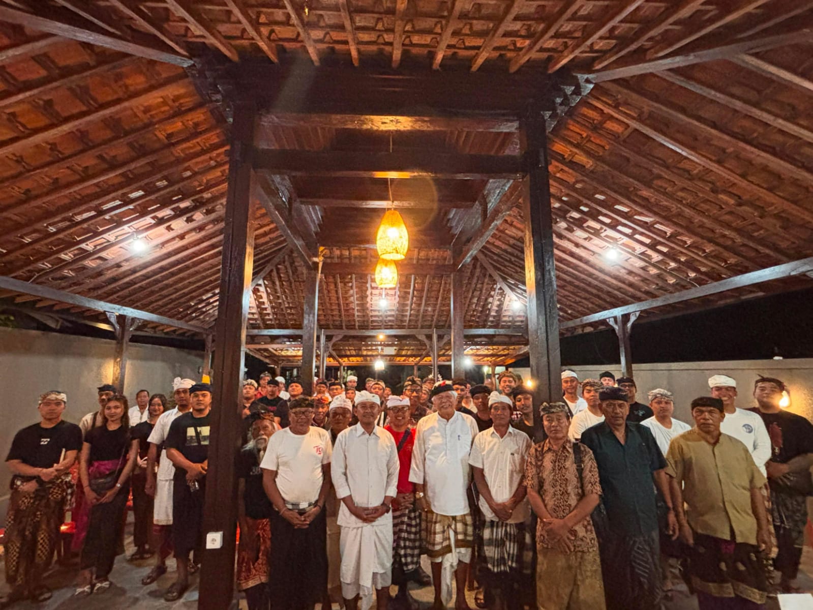 TABANAN, BALINEWS.ID – Ketua Fraksi PDIP DPRD Kabupaten Tabanan, I Putu Eka Putra Nurcahyadi, memanfaatkan masa reses untuk memperkuat peran generasi muda dala…