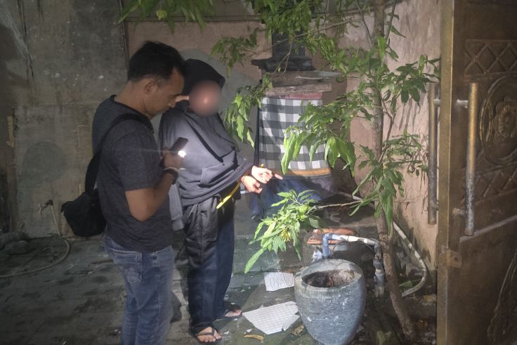 BADUNG, BALINEWS.ID – Niat ingin memesan perempuan melalui aplikasi MiChat berujung petaka bagi seorang pria asal Blitar. Bukannya mendapat layanan sesuai kese…