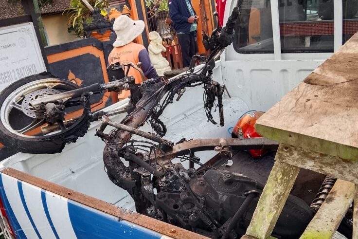 TABANAN, BALINEWS.ID – Seorang pria tanpa identitas (Mr. X) meninggal dunia setelah diduga menjadi sasaran amuk massa usai kepergok mencuri seekor ayam aduan d…