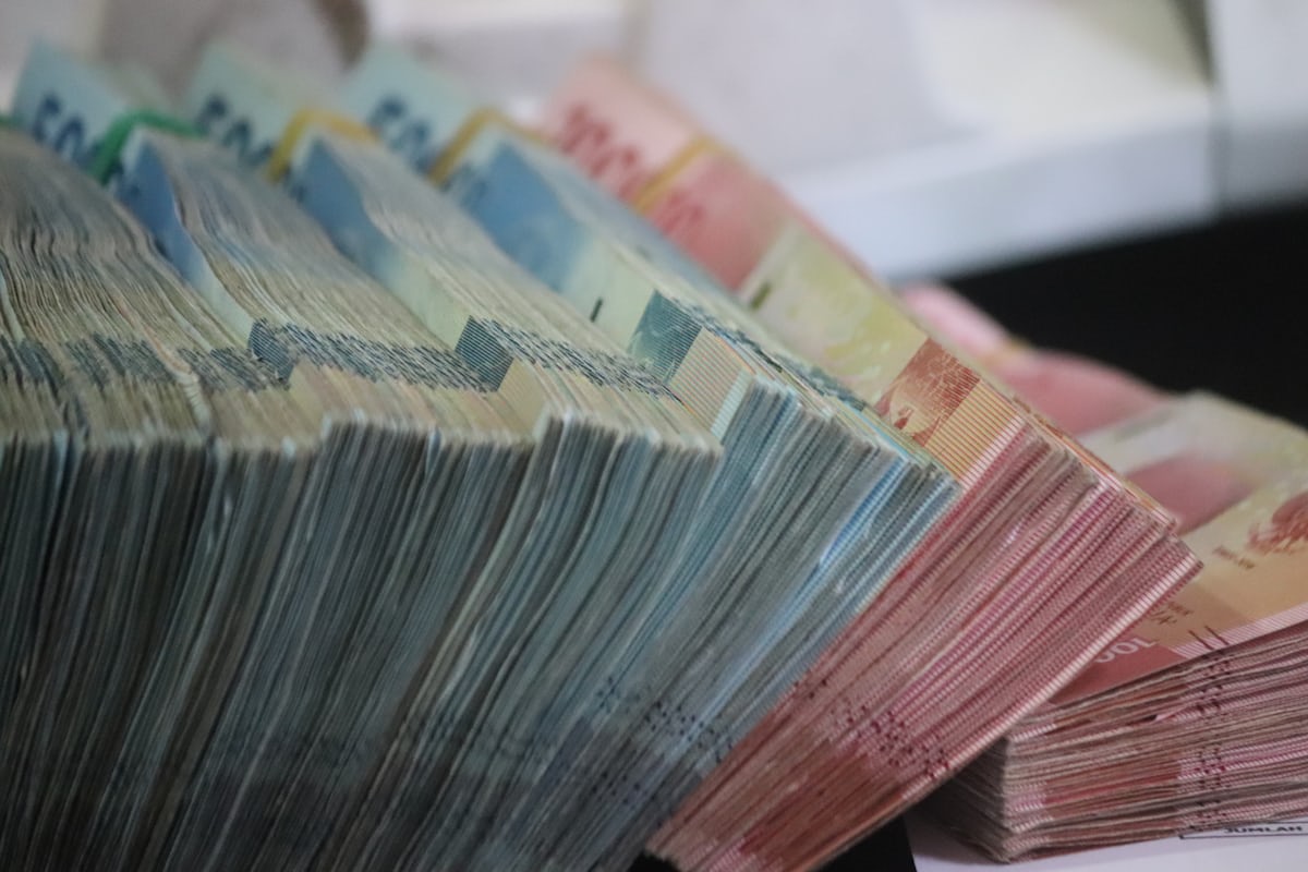NASIONAL, BALINEWS.ID - Anggaran Pendapatan dan Belanja Negara (APBN) mencatat defisit sebesar Rp196,5 triliun hingga akhir Juni 2026 atau semester I/2026. Nil…