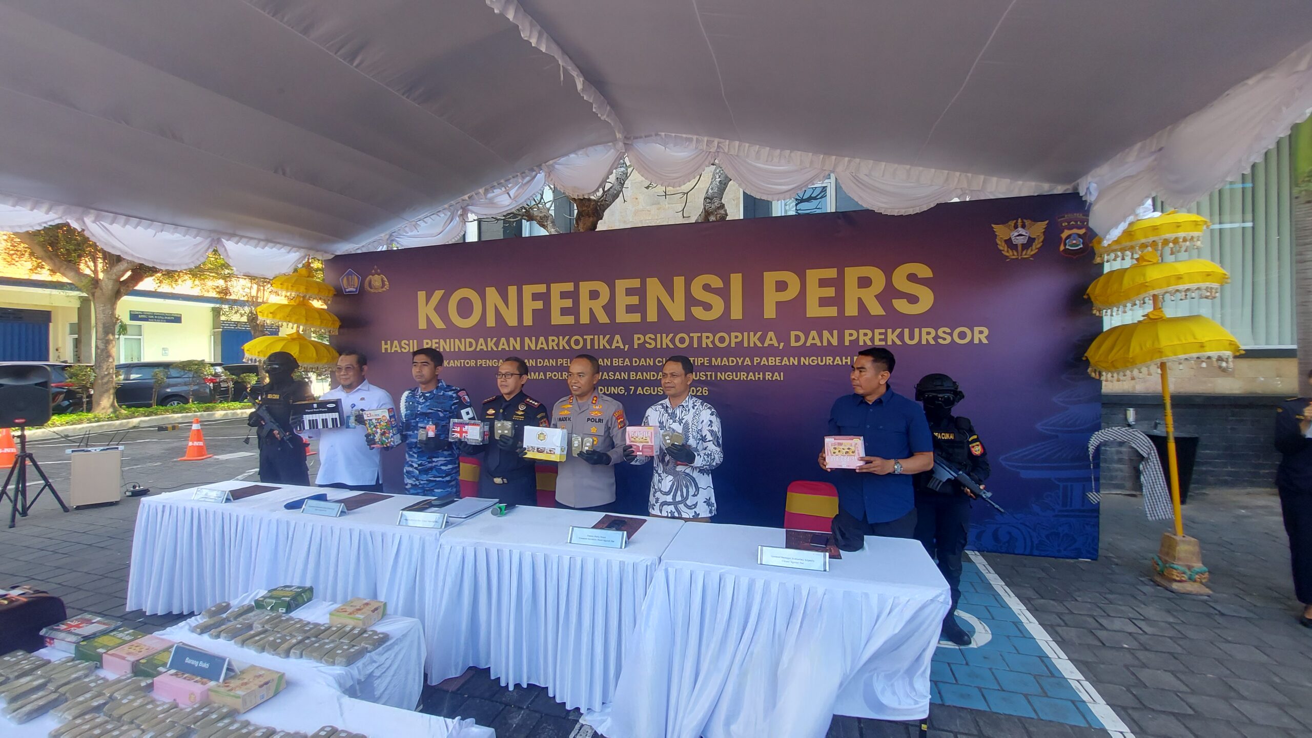 BADUNG, BALINEWS.ID – Dua warga negara India berinisial AR (28) dan PC (31) diamankan aparat gabungan setelah diduga membawa lebih dari 10 kilogram ganja melal…