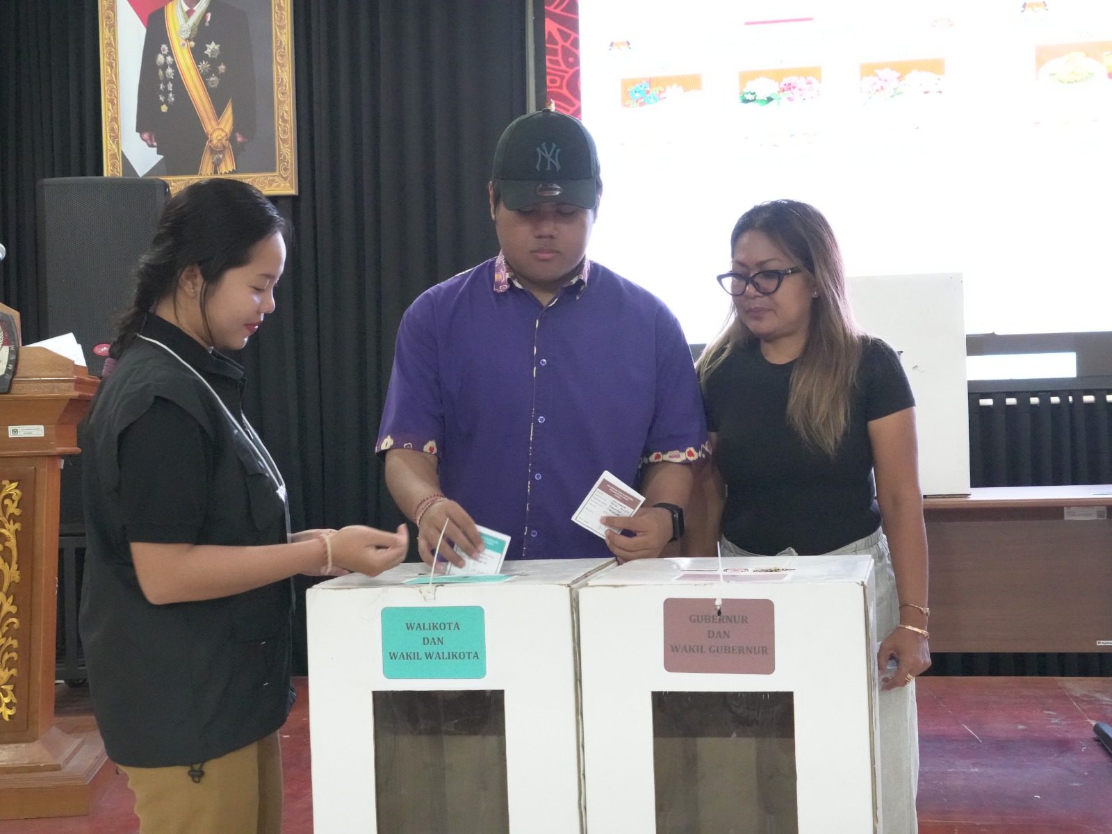 DENPASAR, BALINEWS.ID – Komisi Pemilihan Umum (KPU) Kota Denpasar memperkuat pendidikan demokrasi bagi penyandang disabilitas dengan menghadirkan TPS Edukasi I…