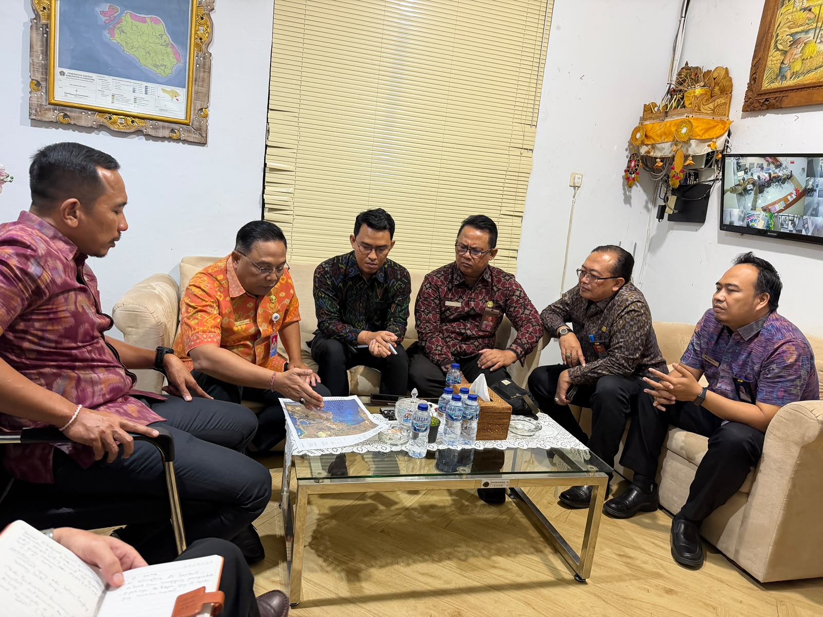 SEMARAPURA, BALINEWS.ID – Kantor Pertanahan Kabupaten Klungkung terus memperkuat kolaborasi dengan Pemerintah Kabupaten Klungkung guna mendukung kelancaran ber…