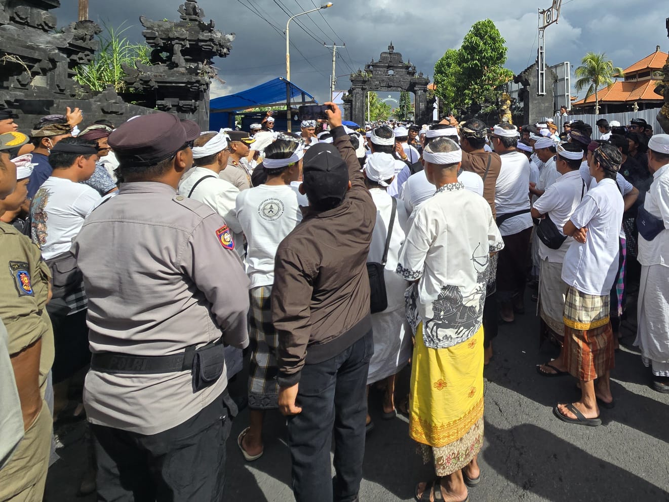 KLUNGKUNG, BALINEWS.ID – Pembahasan pembangunan Pura Kawitan Pangeran Tangkas Kori Agung di Desa Tangkas, Kabupaten Klungkung, Minggu (9/8/2026), berakhir deng…