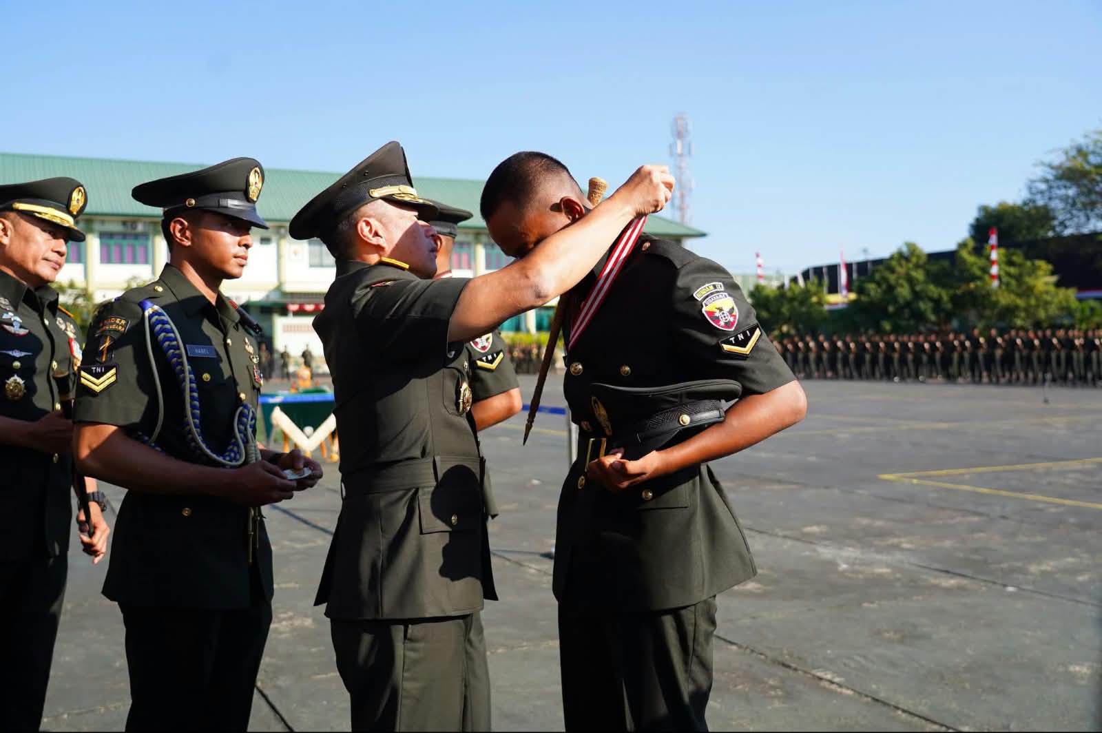 TABANAN, BALINEWS.ID – Sebanyak 235 prajurit muda resmi menyandang pangkat Sersan Dua (Serda) setelah menuntaskan Pendidikan Pertama Bintara Infanteri TNI Angk…