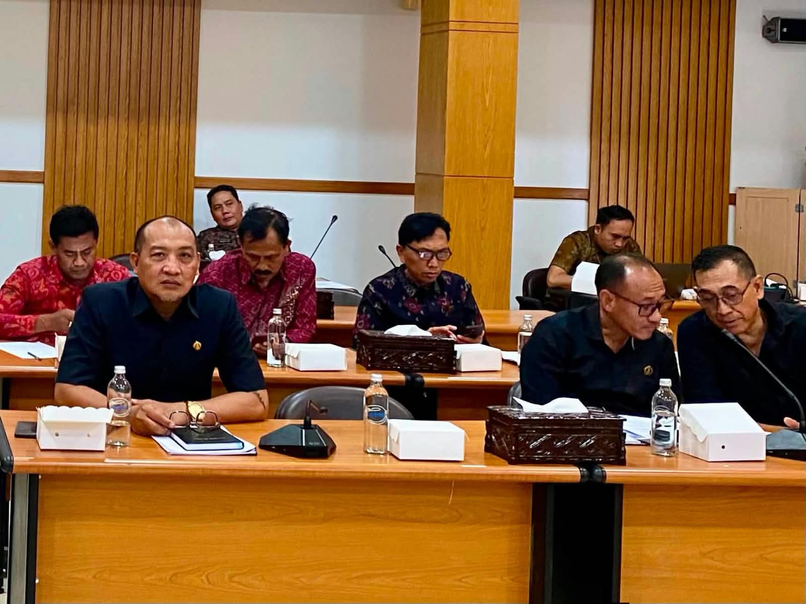 SEMARAPURA, BALINEWS.ID – Fraksi Golkar DPRD Klungkung menilai langkah Pemerintah Kabupaten Klungkung dalam menghadapi tekanan fiskal sepanjang 2026 patut diap…