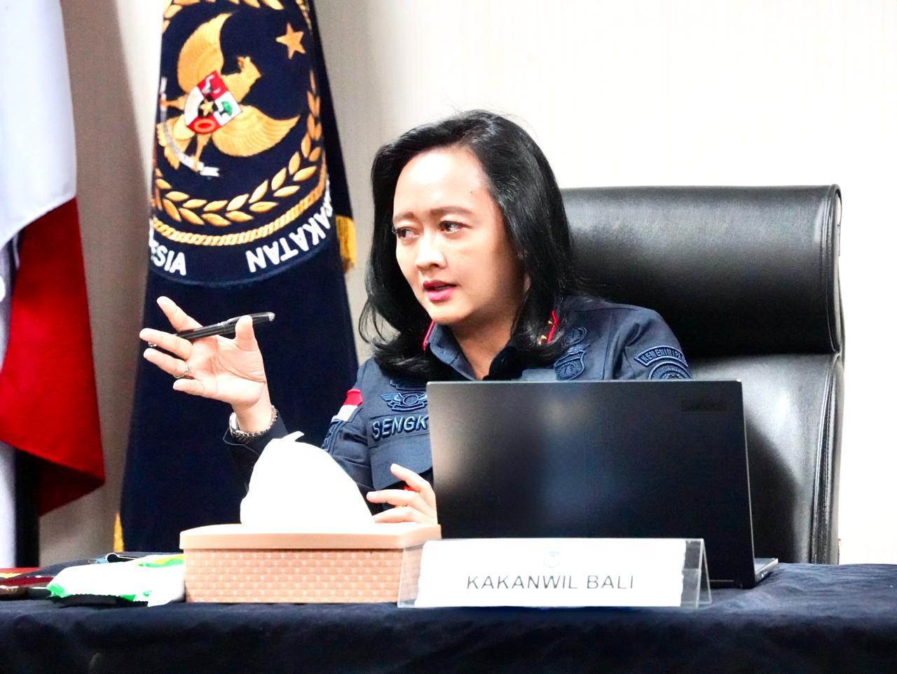 DENPASAR, BALINEWS.ID – Kantor Wilayah Direktorat Jenderal Imigrasi Bali menjaring 66 warga negara asing (WNA) dari 27 negara yang terindikasi melakukan pelang…