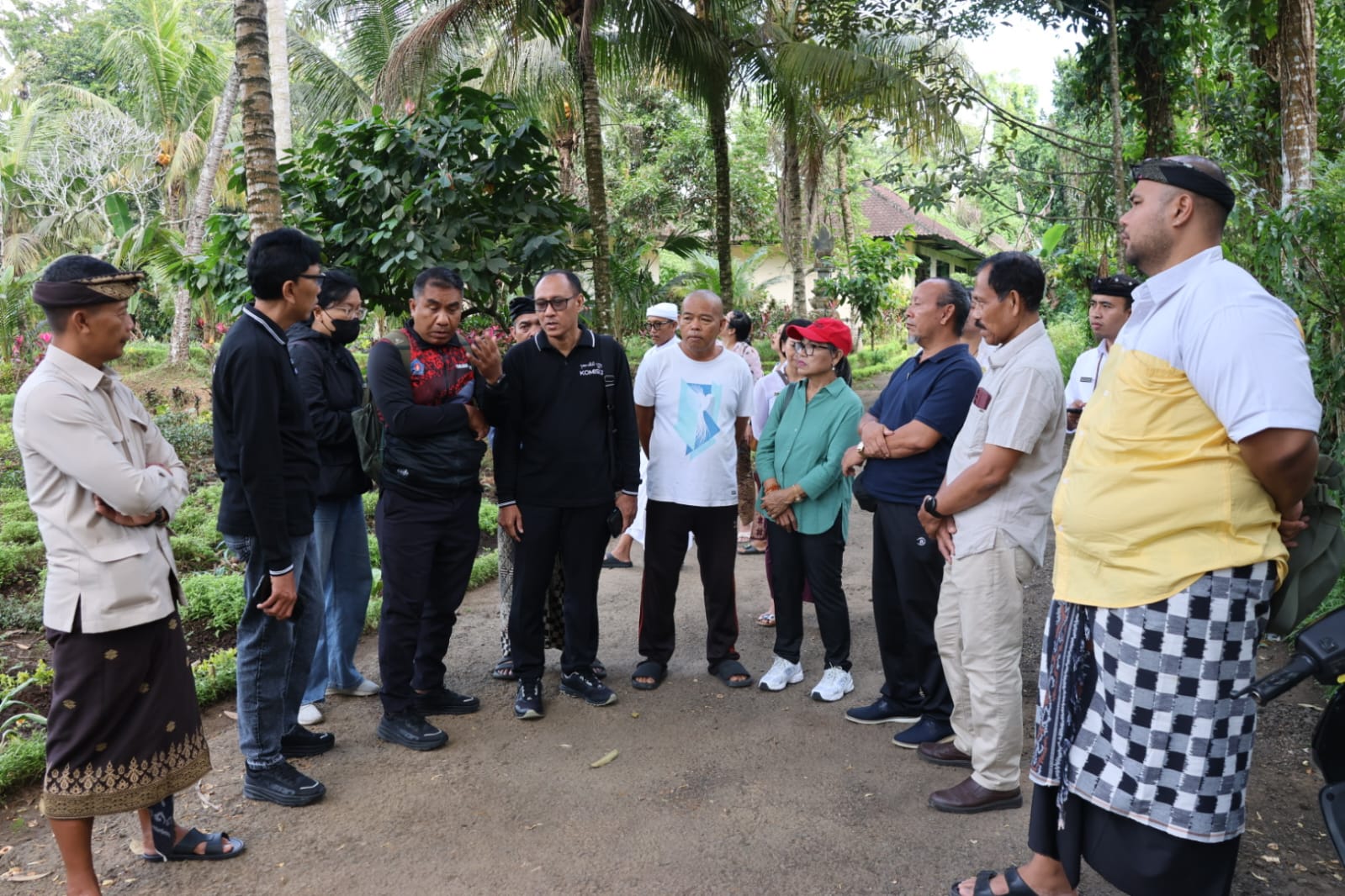SEMARAPURA, BALINEWS.ID -  Komisi III DPRD Kabupaten Klungkung turun langsung ke lapangan menindaklanjuti aspirasi guru dan Komite SMP Negeri 4 Semarapura terk…