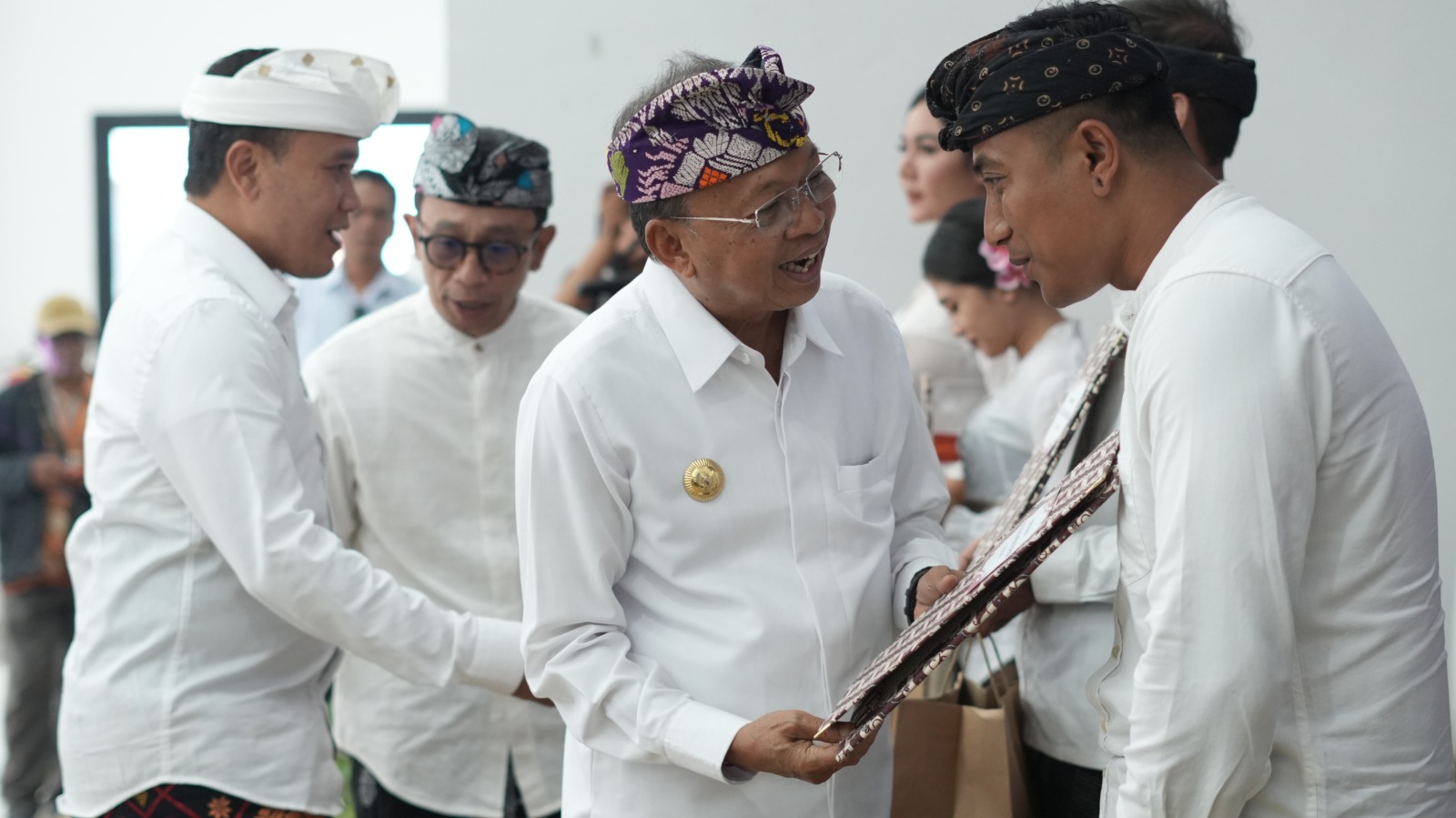 BADUNG, BALINEWS.ID — Sebanyak 3.026 narapidana dan anak binaan di lingkungan Kantor Wilayah Direktorat Jenderal Pemasyarakatan (Kanwil Ditjenpas) Bali menerim…