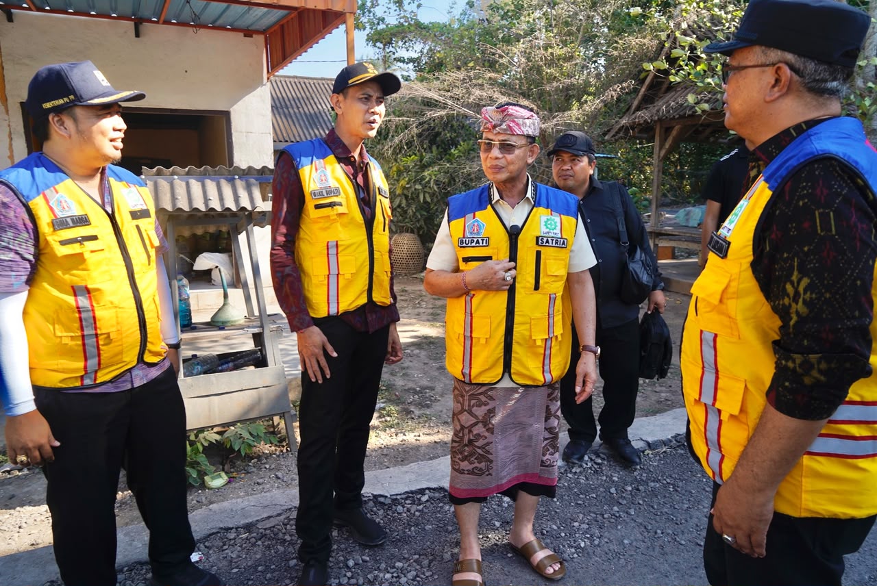 KLUNGKUNG, BALINEWS.ID – Pemerintah Kabupaten Klungkung terus mendorong percepatan rekonstruksi Jalan Sampalan-Toyapakeh di Kecamatan Nusa Penida. Bupati Klung…