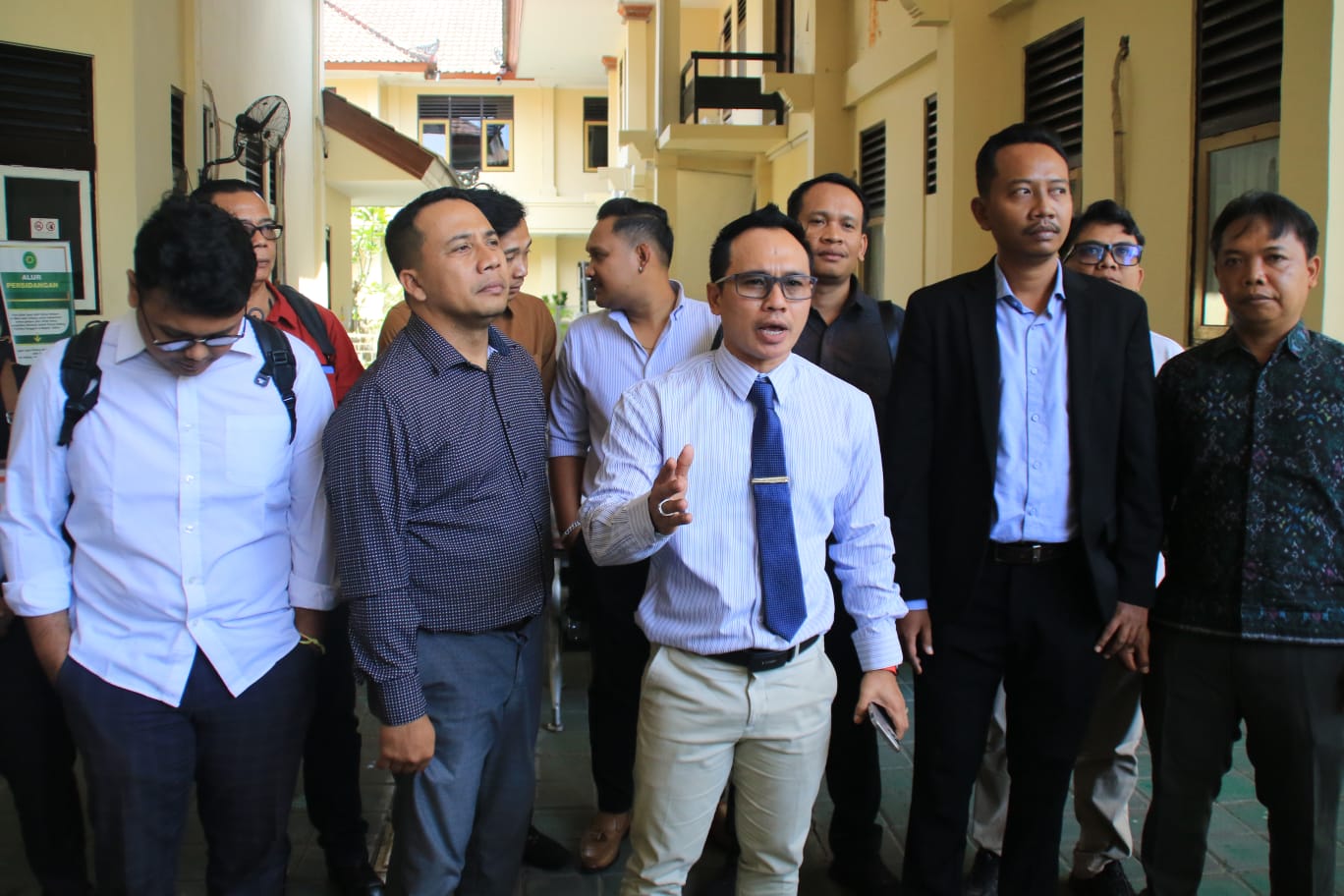 DENPASAR, BALINEWS.ID — Sidang lanjutan perkara gugatan perdata advokat Togar Situmorang terhadap empat media di Bali di Pengadilan Negeri (PN) Denpasar, Senin…