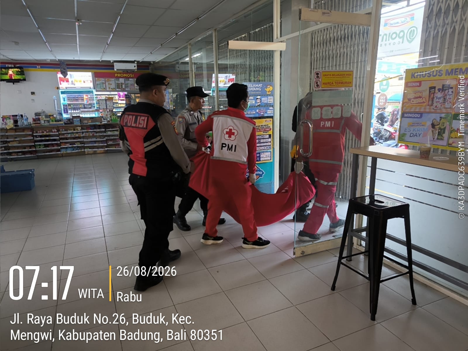 BADUNG, BALINEWS.ID — Seorang pria berinisial Y.R. (26) ditemukan dalam keadaan tergantung di dalam gudang Indomaret di Jalan Raya Buduk No. 26, Desa Buduk, Ke…