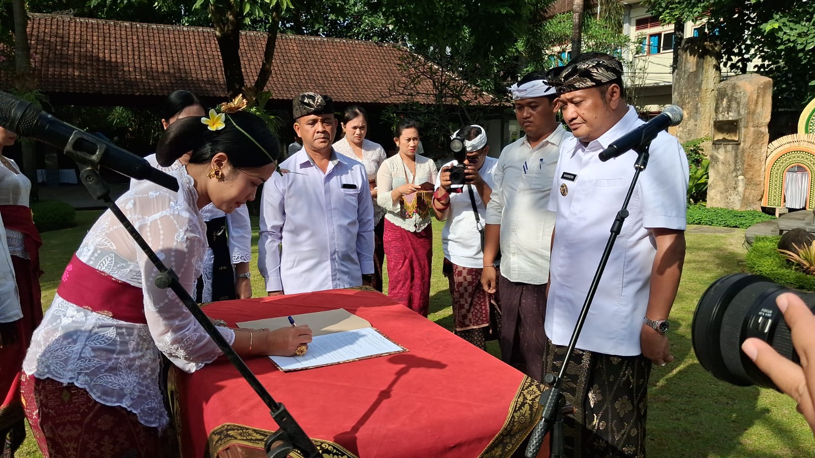GIANYAR, BALINEWS.ID – Bupati Gianyar I Made Mahayastra meminta jajaran pejabat di lingkungan Pemerintah Kabupaten Gianyar menjaga integritas, disiplin, dan ke…