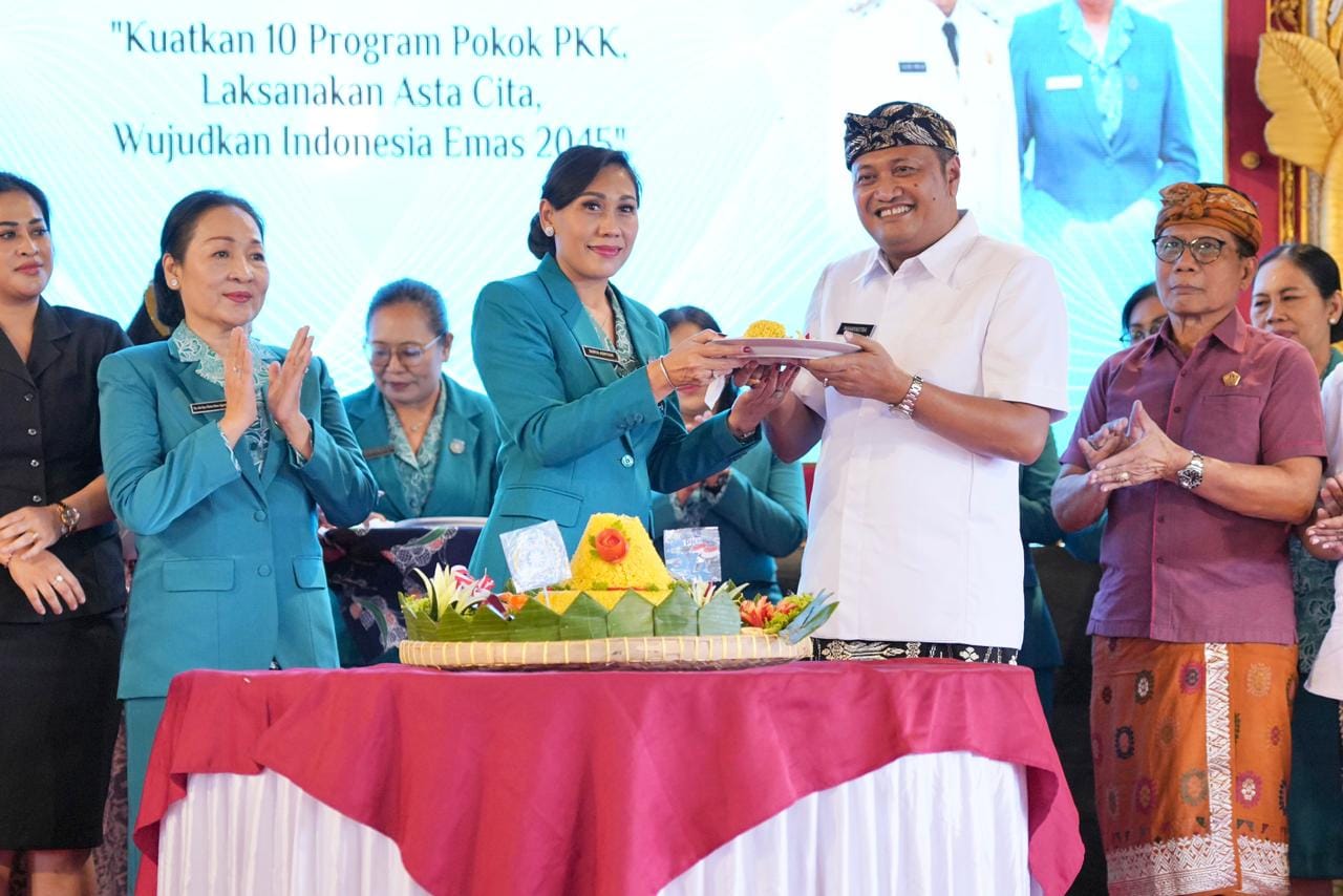 GIANYAR, BALINEWS.ID – Peringatan Hari Kesatuan Gerak (HKG) PKK ke-54 Kabupaten Gianyar menjadi momentum memperkuat kembali peran kader dalam pemberdayaan kelu…
