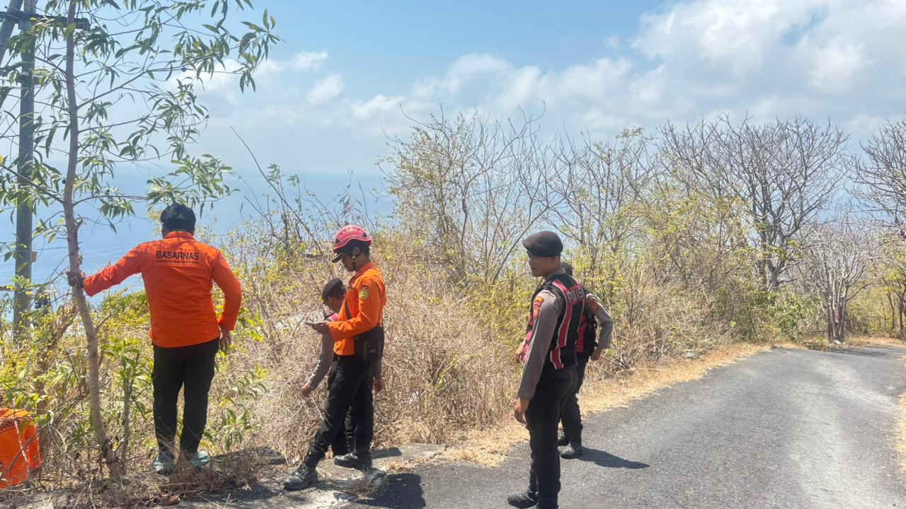 NUSA PENIDA, BALINEWS.ID – Upaya pencarian terhadap I Nyoman Selir (79), warga Dusun Semaya, Desa Suana, Kecamatan Nusa Penida, memasuki hari ketiga, Sabtu (29…