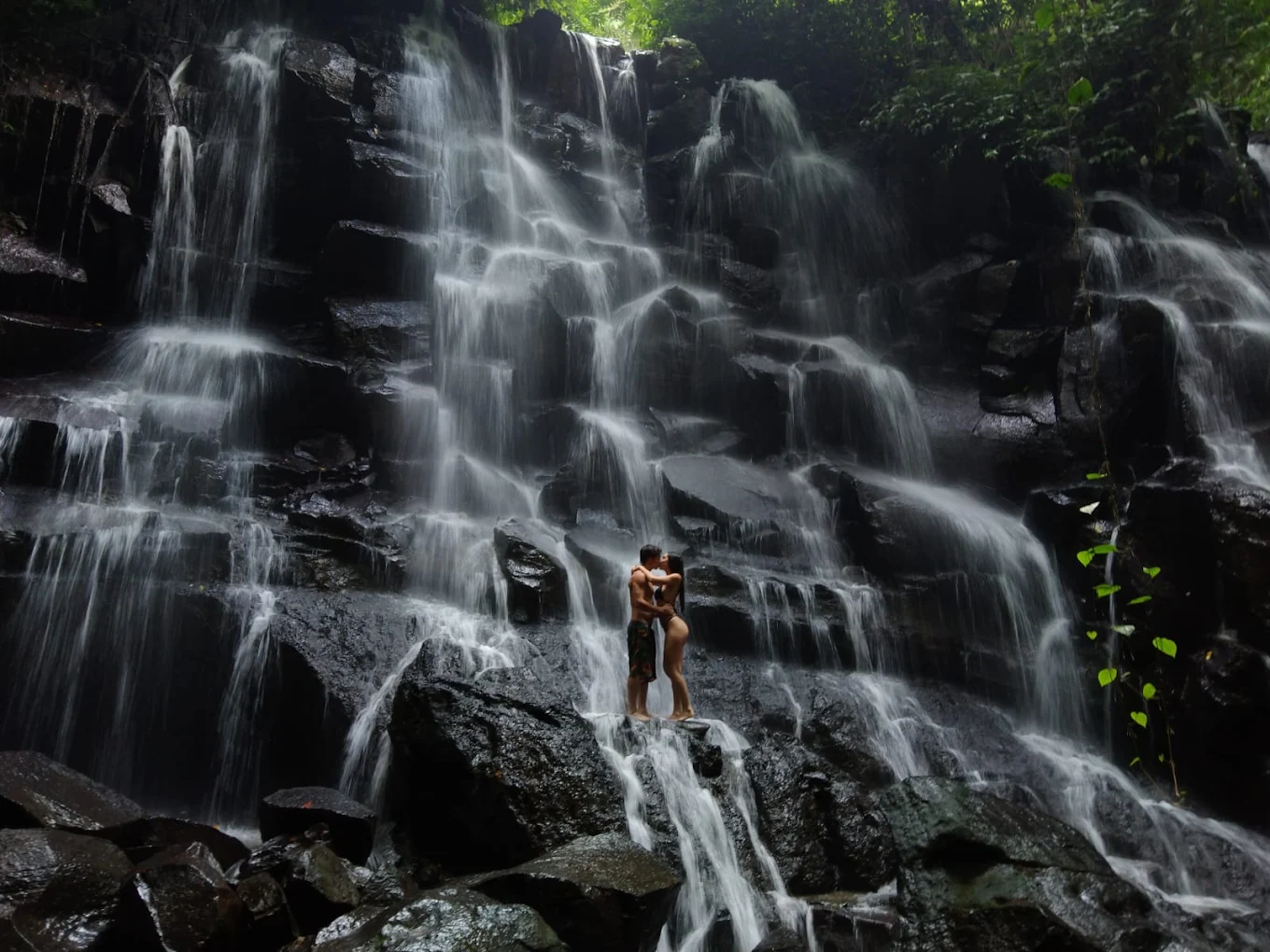 BALINEWS.ID – Permata Tersembunyi di Gianyar yang Menjadi Surga Para Fotografer. Bali selalu identik dengan pantai, pura, dan hamparan sawah hijau. Namun, hany…
