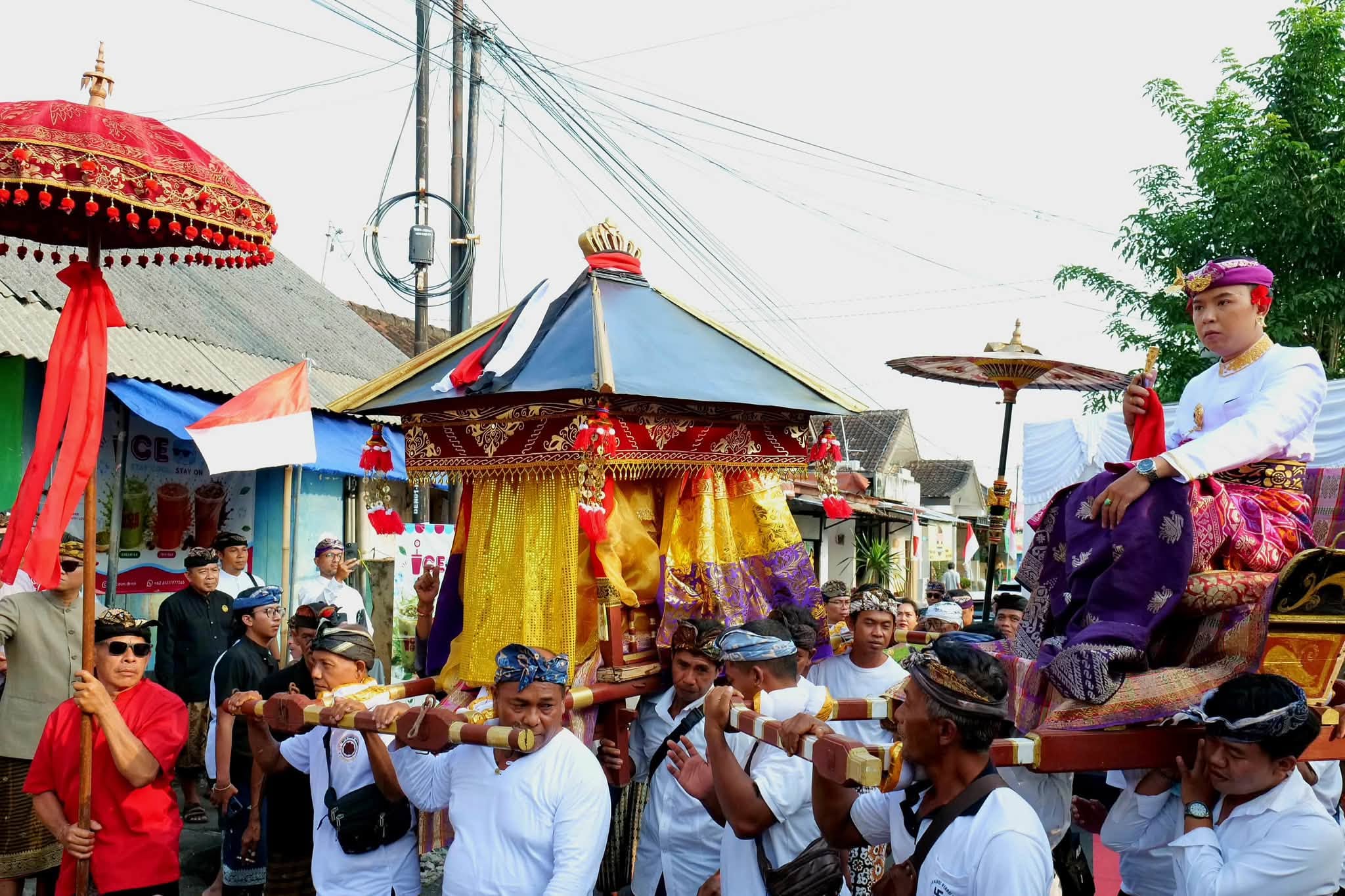 Setelah 60 Tahun, Puri Singasana Tabanan Gelar Royal Wedding, Pengantin Digotong Tandu Diiringi Gong Beri