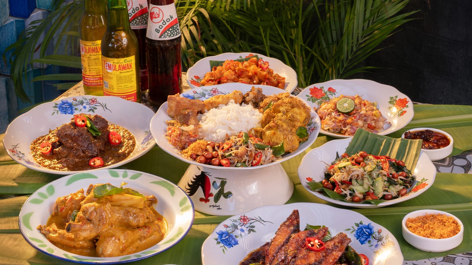 BALINEWS.ID - Djaman Doeloe Bali Restaurant has introduced its newest signature lunch offering, Nasi Campoer Djaman Doeloe, inviting diners to experience the r…