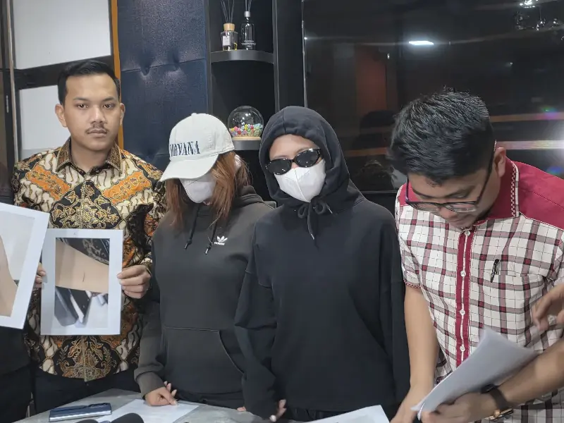 BALINEWS.ID - Laporan dugaan kekerasan seksual yang menyeret nama Betrand Peto resmi masuk ke Polda Metro Jaya, satu hal yang paling disorot justru bukan soal …