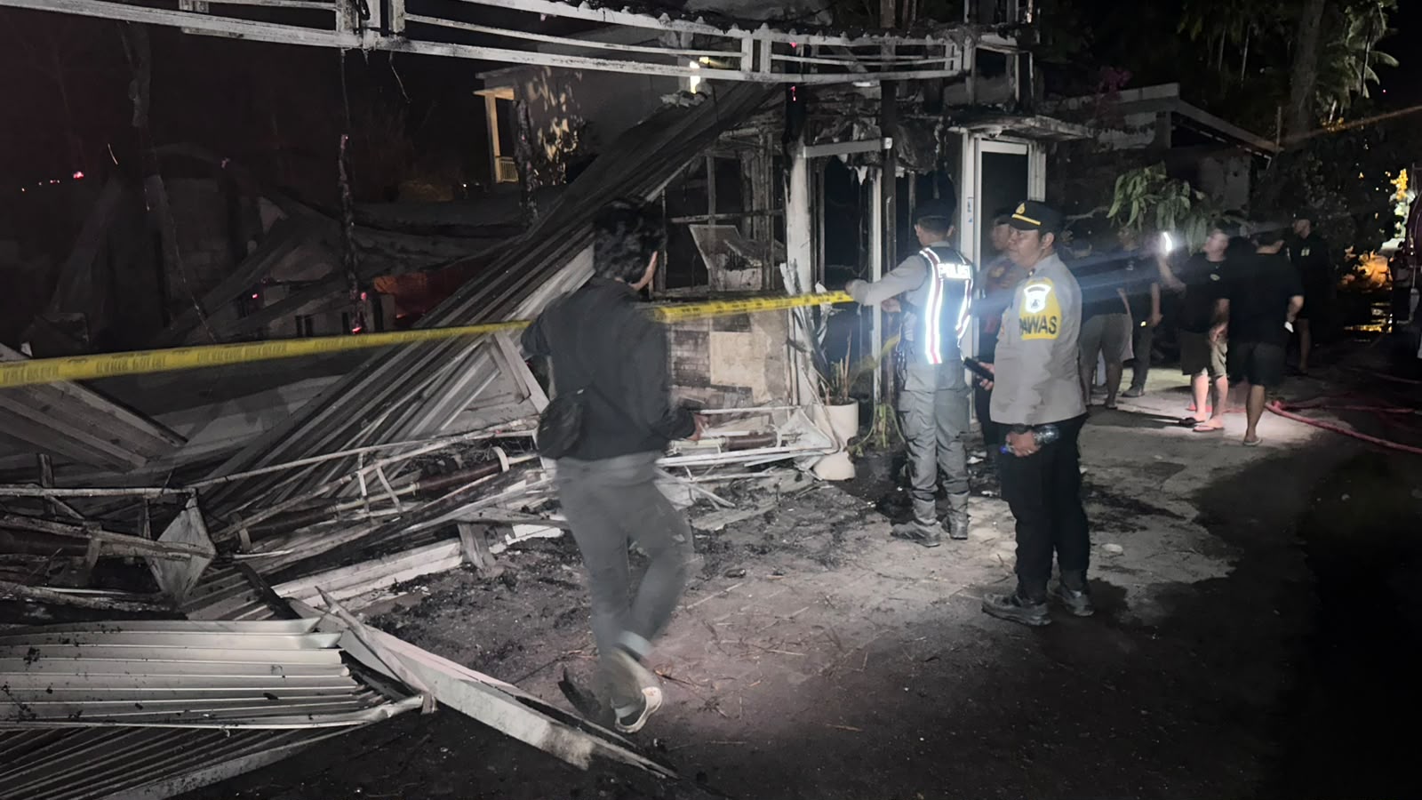 NUSA PENIDA, BALINEWS.ID – Kebakaran hebat melanda Wyn’s Penida Cafe dan Bar Cottage di Banjar Nyuh, Desa Ped, Kecamatan Nusa Penida, Kabupaten Klungkung, Seni…