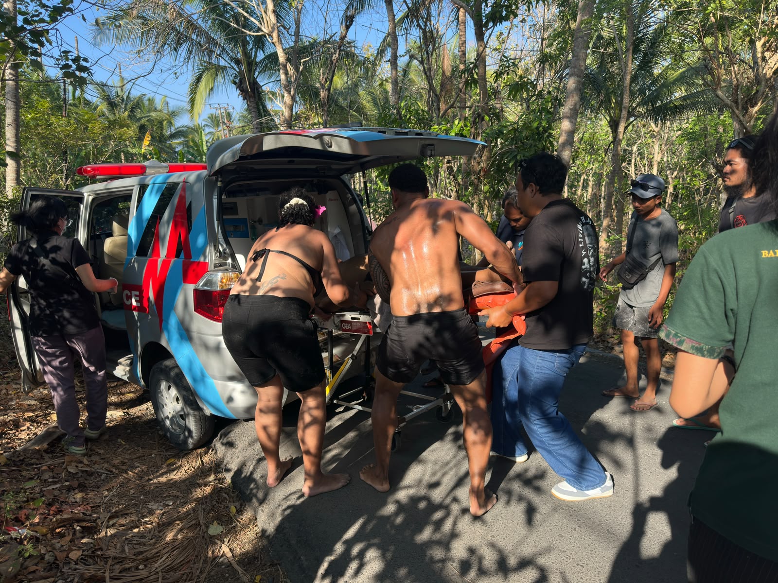   NUSA PENIDA, BALINEWS.ID – Peristiwa tragis kembali terjadi di kawasan wisata Nusa Penida, Kabupaten Klungkung. Seorang wisatawan mancanegara (WNA) berkebang…