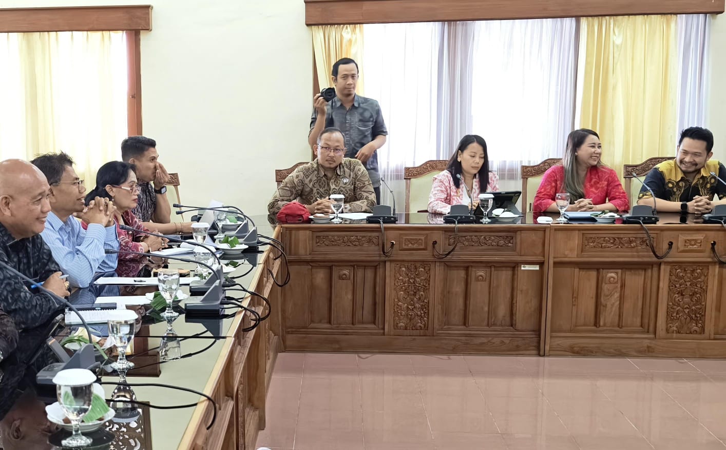 DENPASAR, BALINEWS.ID - Pembahasan Upah Minimum Provinsi atau UMP Bali 2027 mulai mengemuka. Sejumlah asosiasi dunia usaha menyatakan tidak menolak kenaikan up…