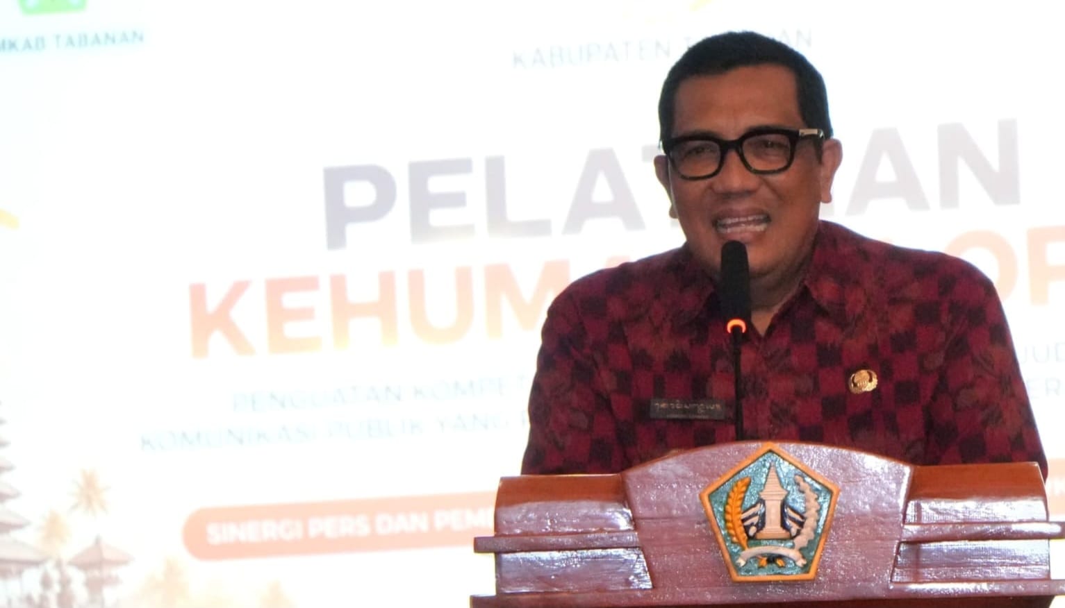 Bupati Sanjaya Buka Pelatihan Kehumasan PWI Tabanan, Tekankan Pentingnya Kode Etik di Era Digital