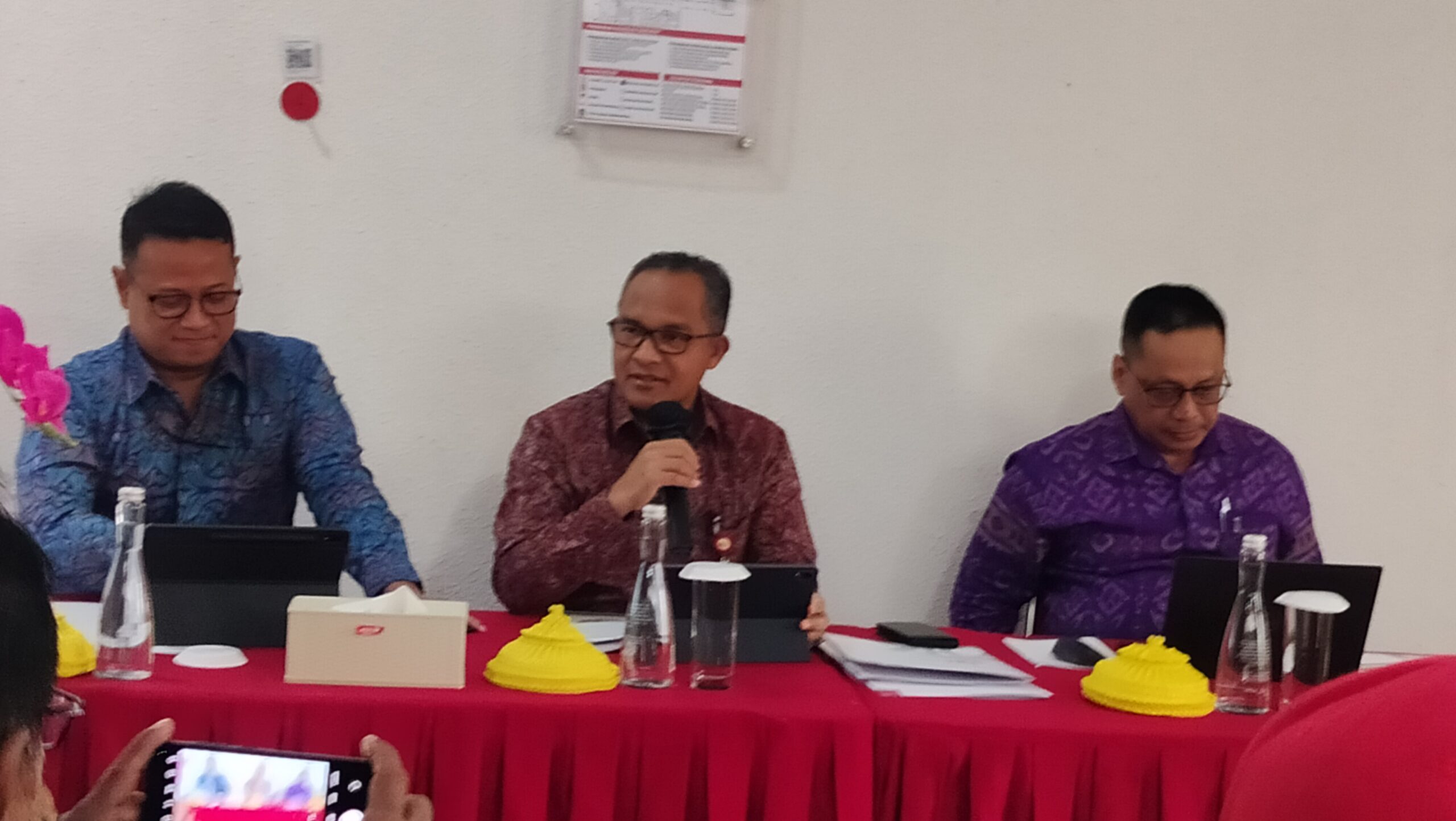DENPASAR, BALINEWS.ID - Pengaduan masyarakat terhadap sektor jasa keuangan di Bali mengalami peningkatan cukup tajam. Data Otoritas Jasa Keuangan atau OJK Prov…