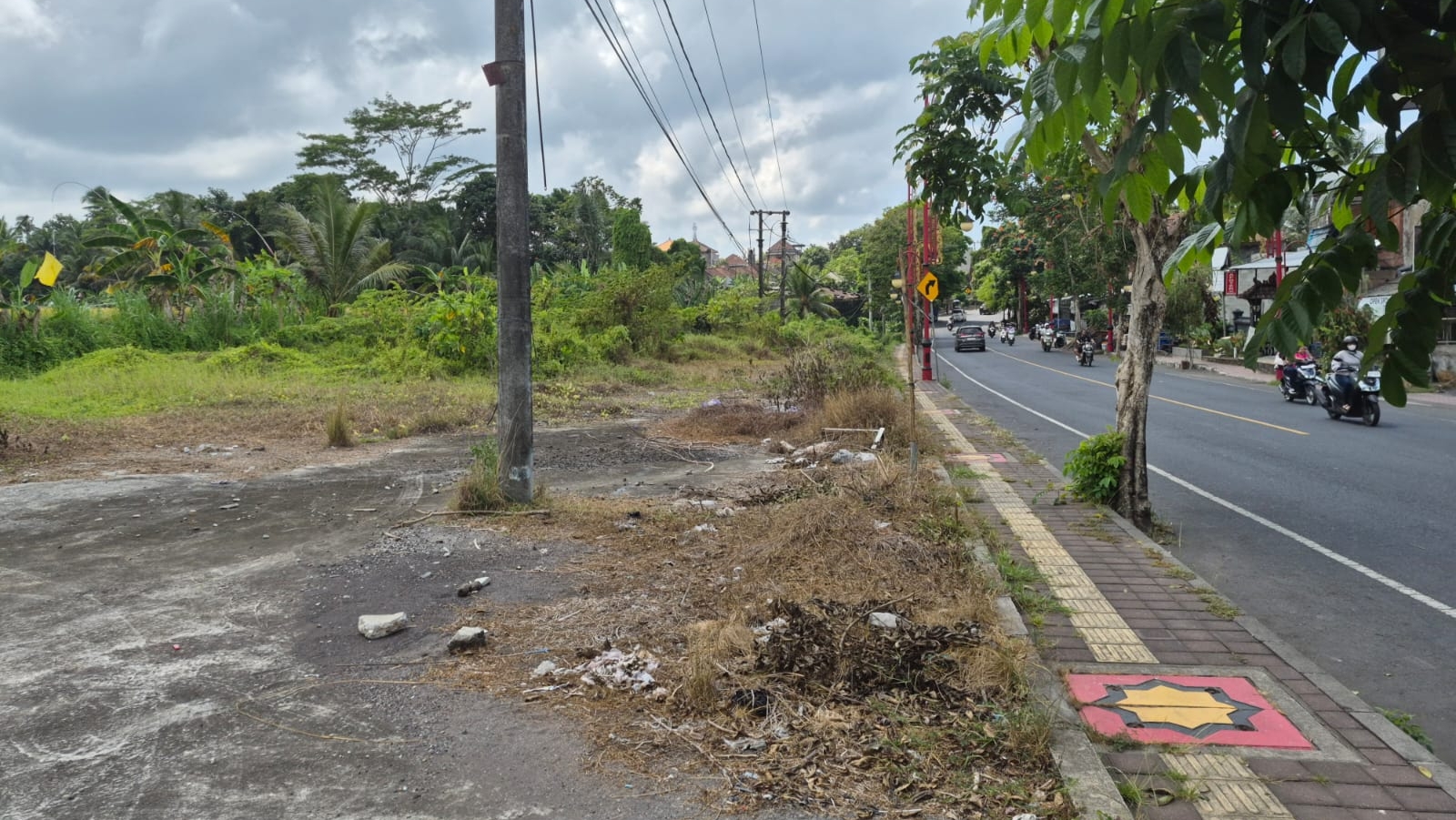 GIANYAR, BALINEWS.ID - Polemik investasi di wilayah Desa Adat Bitera, Kecamatan Gianyar, kembali mencuat. Investor lokal, Dewa Ketut Sar, mempertanyakan sikap …