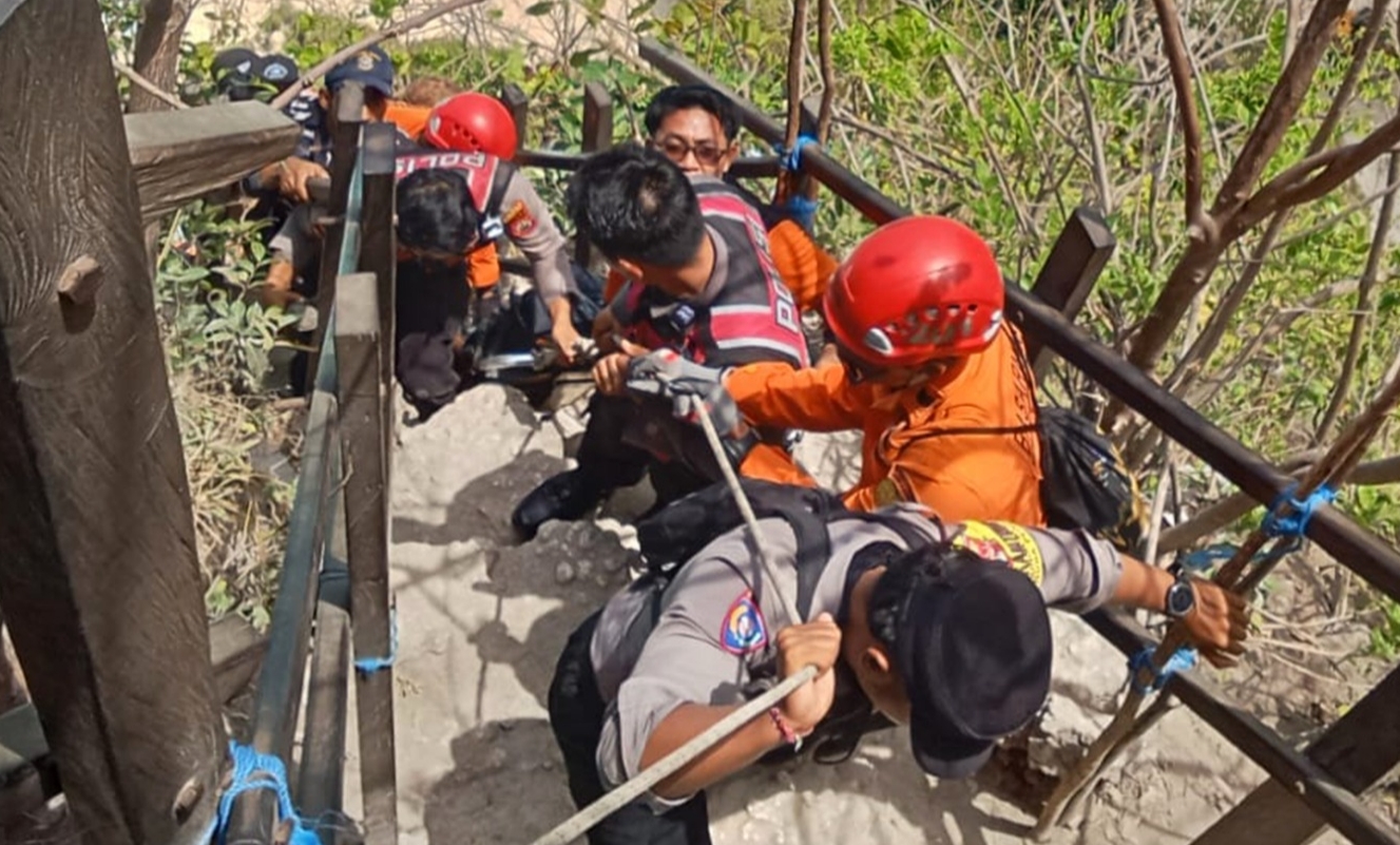 KLUNGKUNG, BALINEWS.ID - Seorang warga negara asing (WNA) asal Australia, Cronin Brianna Lani (P/30) ditemukan dalam kondisi meninggal dunia setelah jatuh dari…