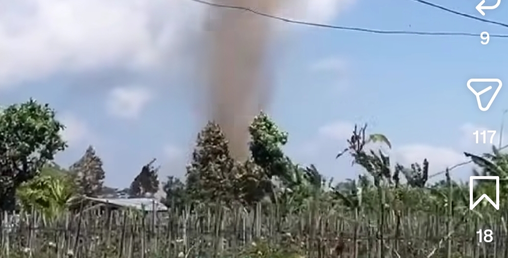 BADUNG, BALINEWS.ID - Rekaman video yang memperlihatkan pusaran angin di salah satu areal perkebunan di Kintamani, Bangli, sempat viral di media sosial. Fenome…