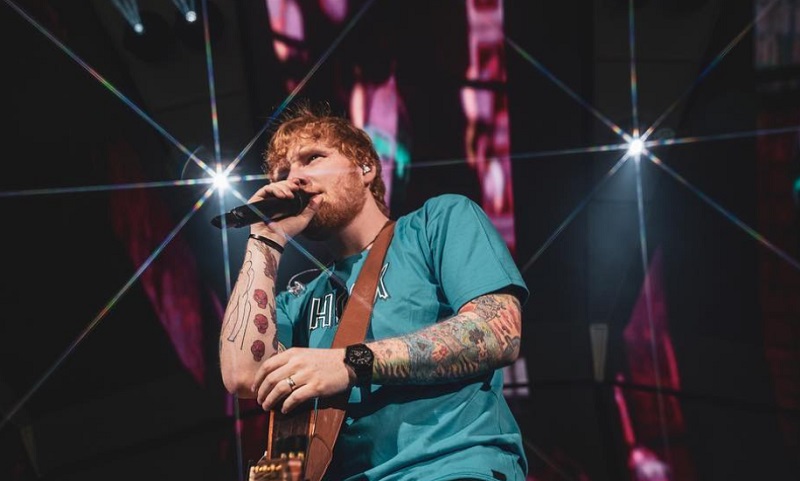 Keputusan "Tengil" Promotor Coret Macklemore Bikin Ed Sheeran Minta Maaf di Depan Penonton
