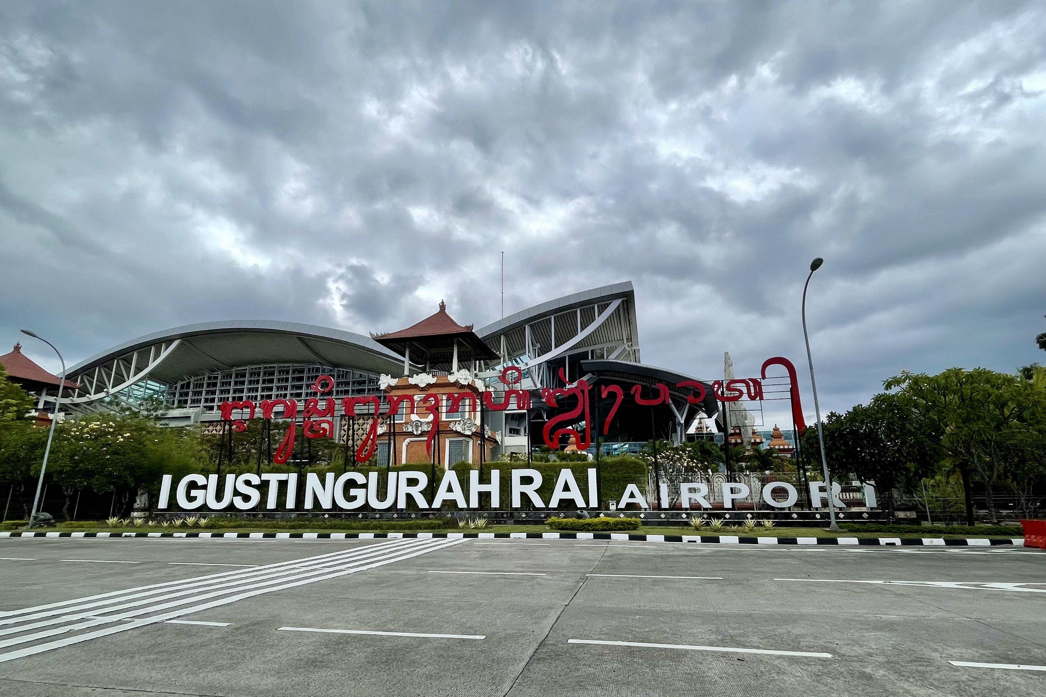 BALINEWS.ID - Pemerintah memastikan pengembalian biaya tiket atau refund secara penuh 100 persen bagi seluruh penumpang yang terdampak pembatalan penerbangan a…