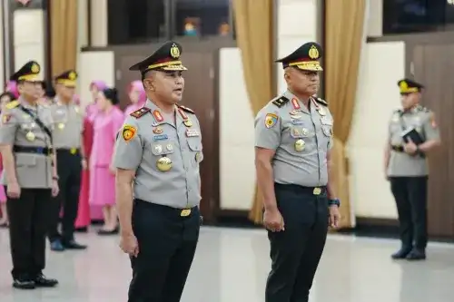 JAKARTA, BALINEWS.ID – Wakapolda Metro Jaya Dekananto Eko Purwono resmi menyandang pangkat Inspektur Jenderal Polisi (Irjen Pol) atau jenderal bintang dua. Ken…