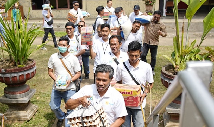 Personel PDKB PLN UID Bali Salurkan Bantuan Sosial ke LKSA Dharma Widya Kumara Bangli