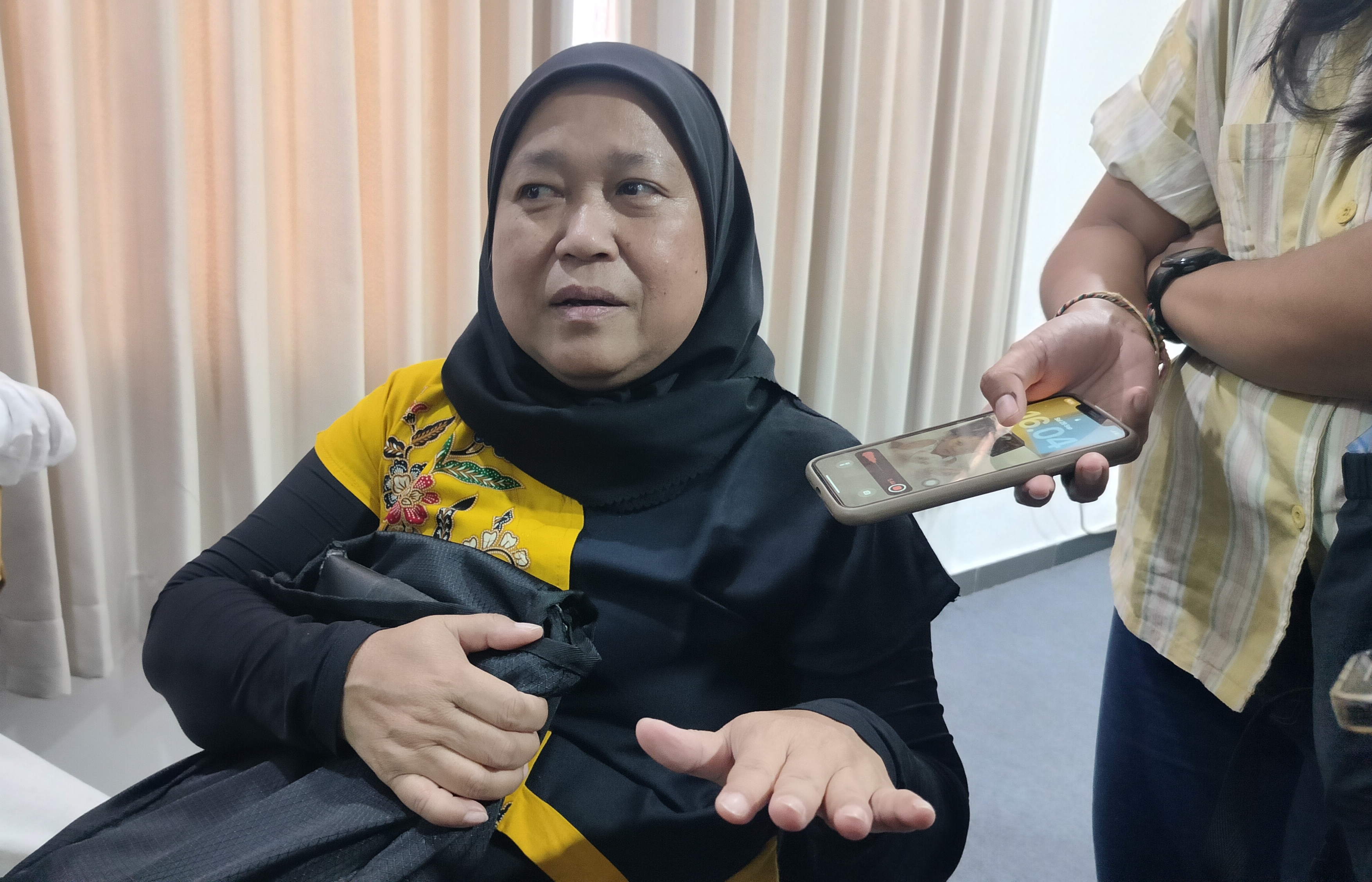 Truk Angkut Sampah Organik ke TPA Suwung Diduga Masih Bawa Nonorganik