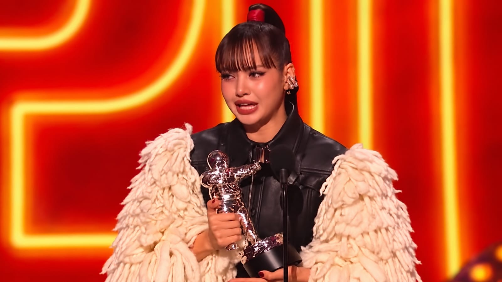 Lisa BLACKPINK Menang Best Pop di MTV VMAs 2026, Tangis Haru Pecah di Atas Panggung