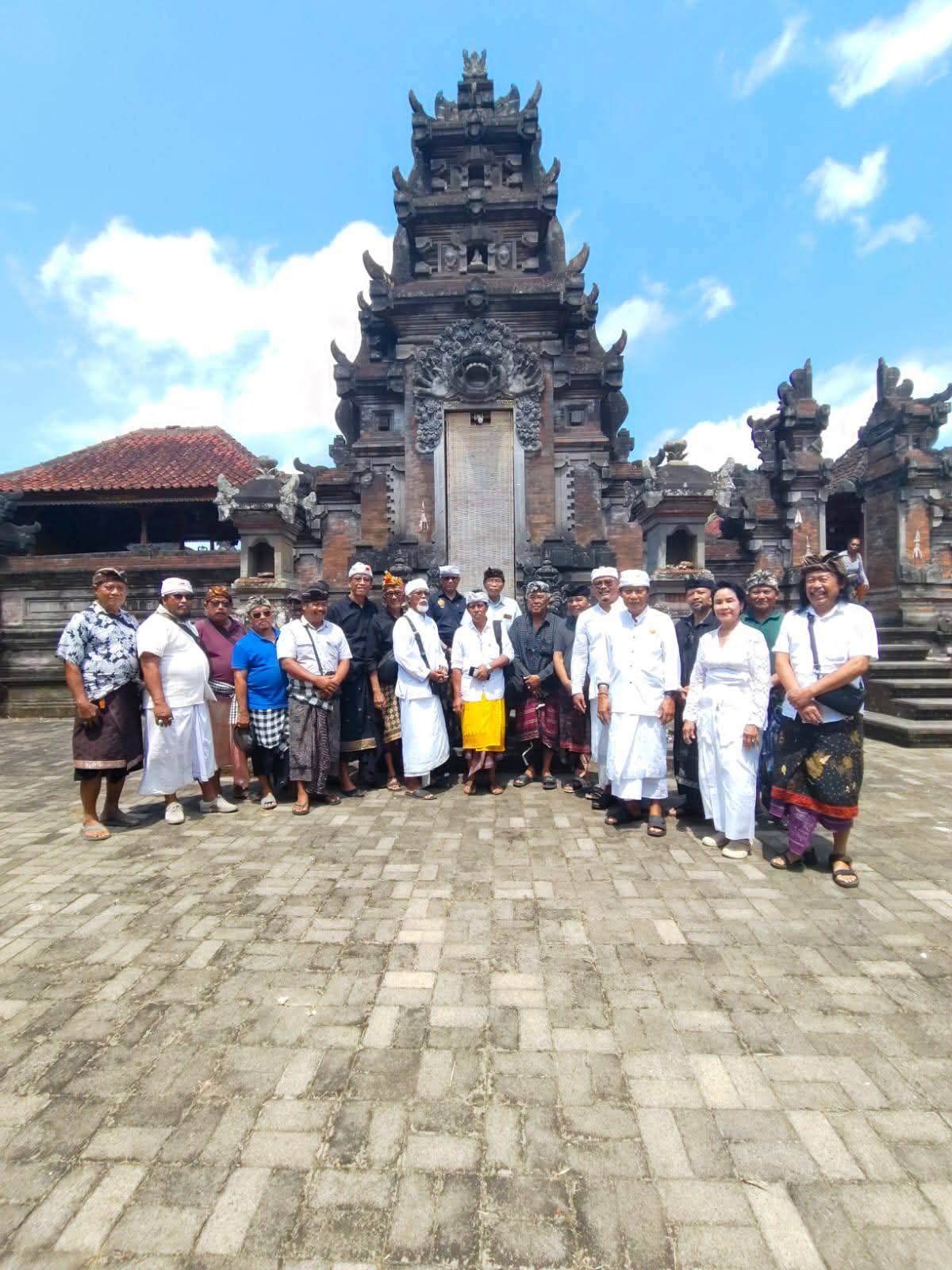 Yadnya Pemarisudha Bumi, Megat Sot dan Caru Nawa Gempang, Upaya Menyucikan Masa Lalu dan Memohon Kerahayuan