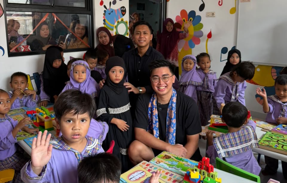 Sekolah Keenam Diresmikan, Timothy Ronald Ingin Anak-Anak Desa Berani Bermimpi Besar