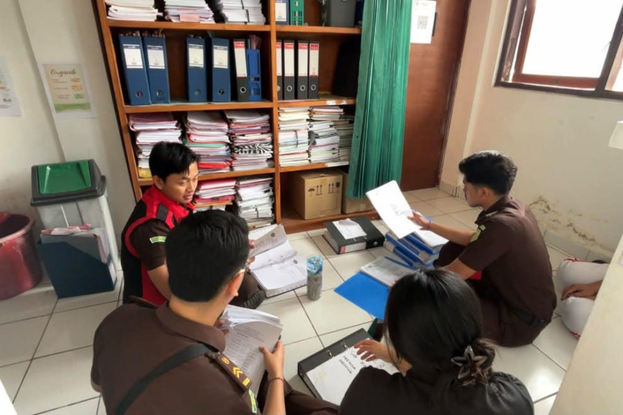 Penggeledahan di Dinkes Tabanan beberapa waktu lalu. 