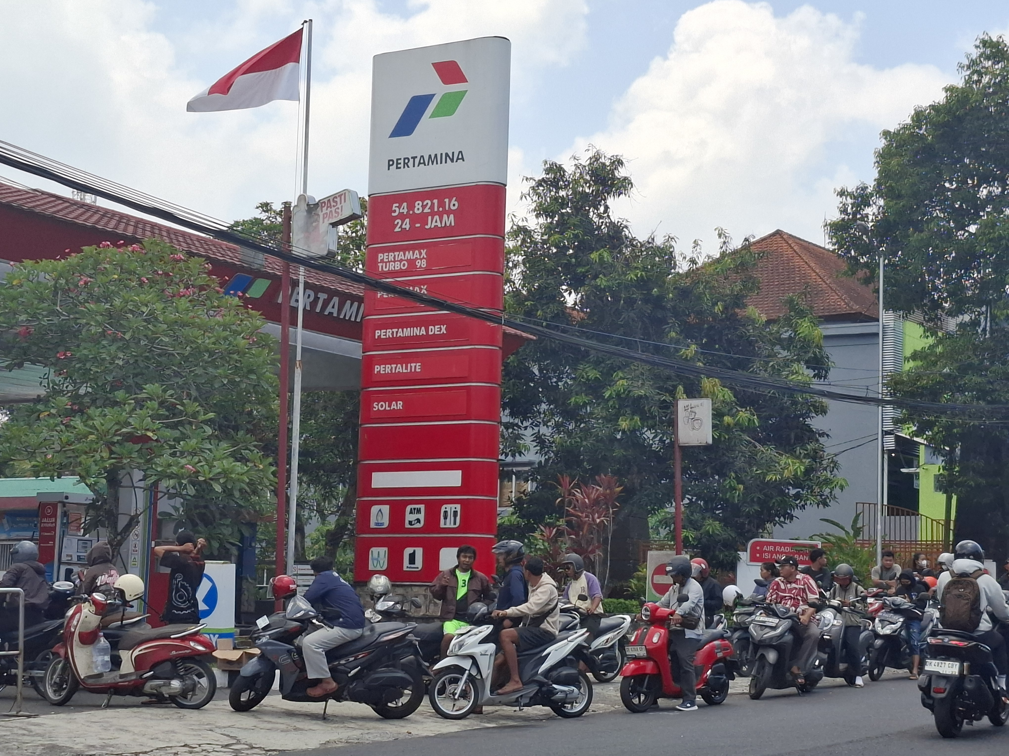 Antrean BBM Bikin Denpasar Lumpuh, Pelaku Pariwisata Keluhkan Wisatawan Terlambat 4 Jam