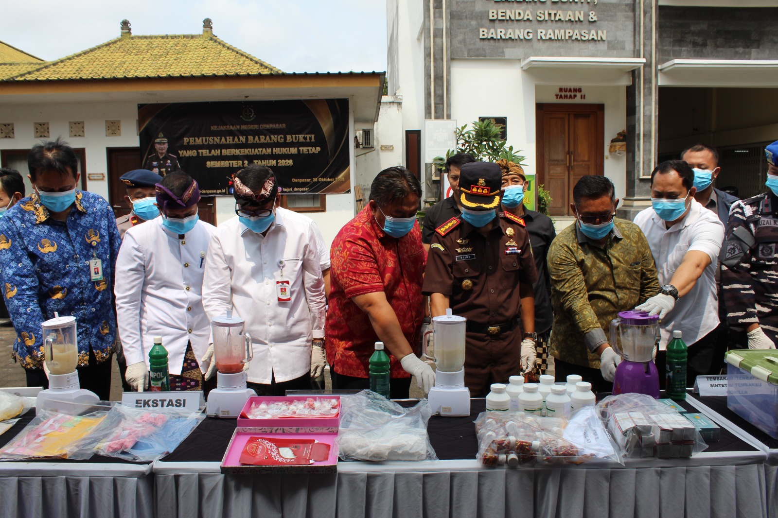 Kejari Denpasar Musnahkan Barang Bukti 424 Perkara, 12,9 Kg Sabu dan 63.542 Ekstasi Dihancurkan