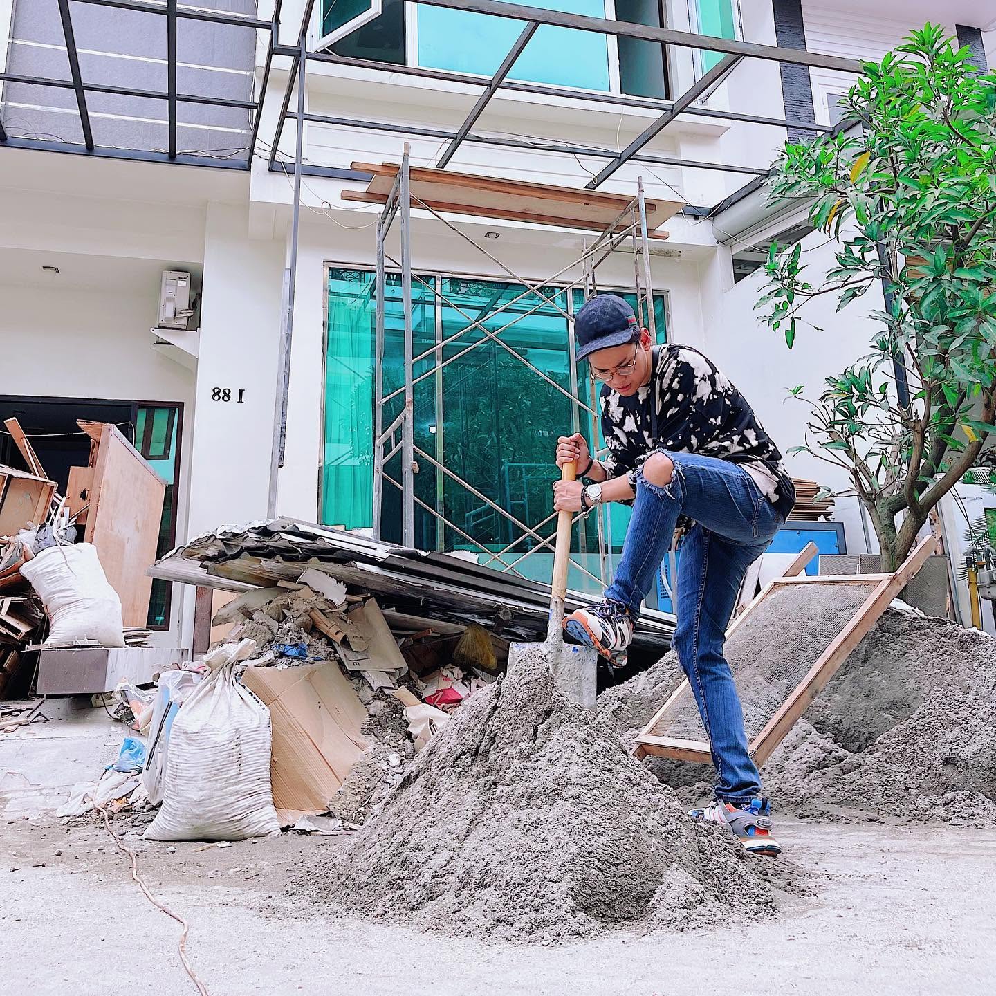 Kegiatan Indra Kenz saat masih ngonten.