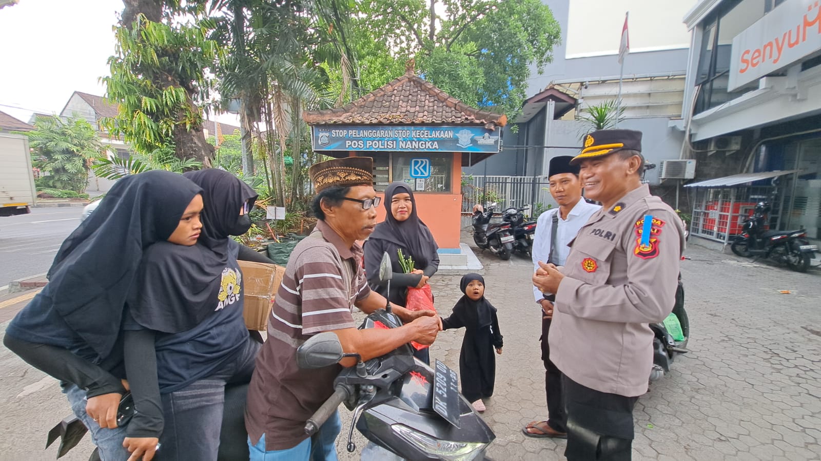 Bali Police Internal Oversight Officers Take to the Streets to Promote Traffic Safety