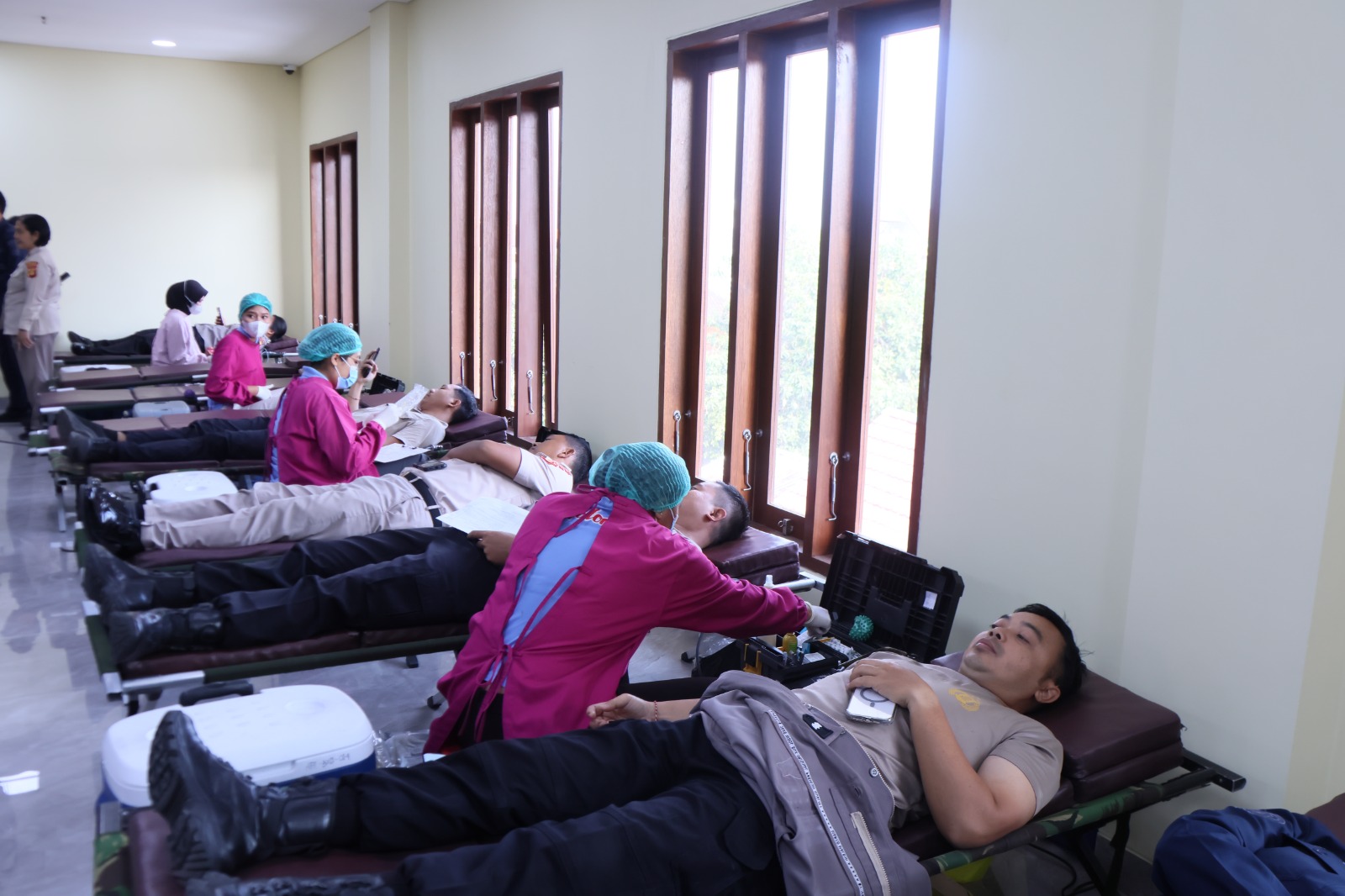 Sambut HUT Humas Polri ke-75, Bidhumas Polda Bali Gelar Donor Darah untuk Bantu Warga