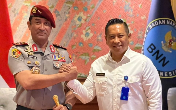 Kapolri Suyudi Ario Seto bersama Putra Sadana (kanan)
