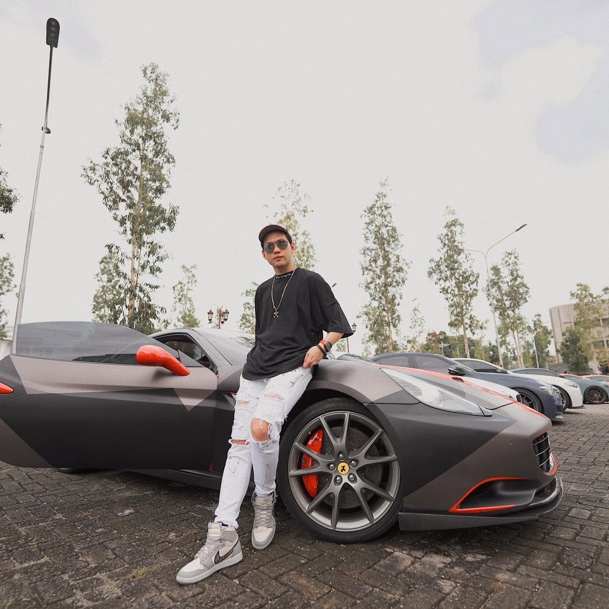 Indra Kenz dan supercar.