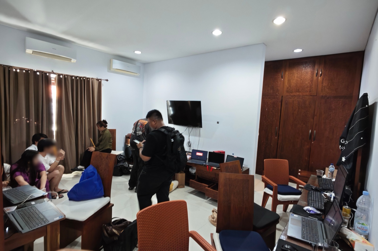 Indonesian Immigration Raids Two Houses in Kuta, Detains 21 Foreign Nationals Suspected of Operating International Online Gambling Network