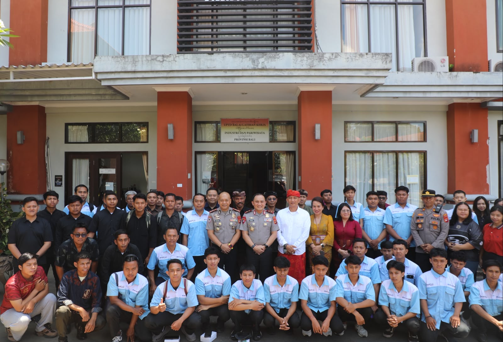 Bali Police Chief Meets Job Seekers, Encourages Skills Development and Economic Independence