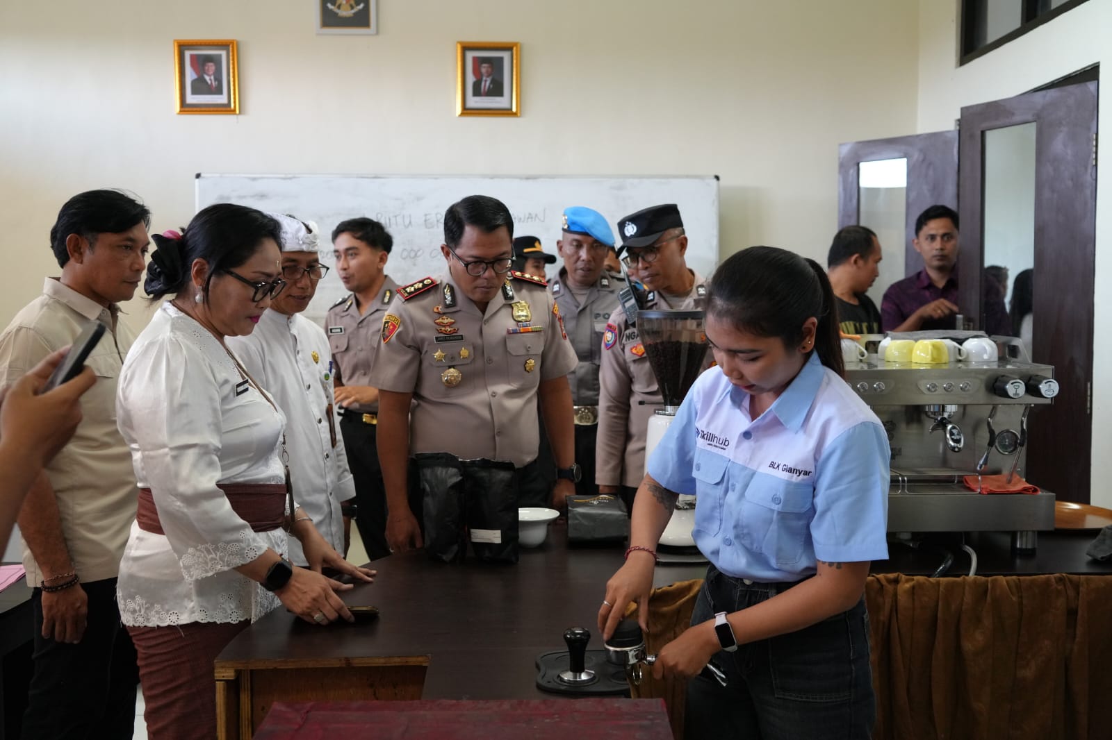 Polisi Peduli Pengangguran, Kapolres Gianyar Motivasi Peserta Pelatihan Barista